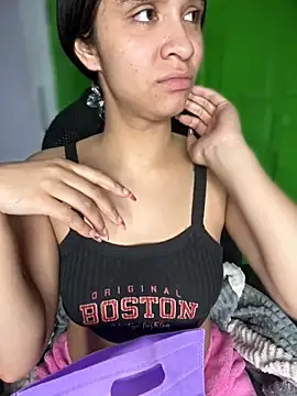 Snapshot of Isabella-Teen chatting on 10.13.25 Isabella-Teen online show from 10.13.25