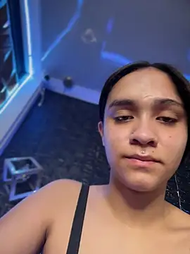 Snapshot of Isabella-Teen chatting on 11.03.25 Isabella-Teen online show from 11.03.25