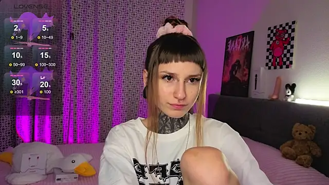 LilithPoison online show from 11.13.25