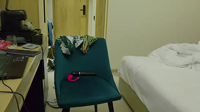 Snapshot of LustfulSin_ chatting on 11.01.25 LustfulSin online show from 11.01.25