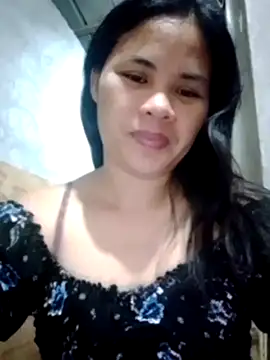 Snapshot of sweet_bella16 chatting on 10.17.25 sweet bella16 online show from 10.17.25