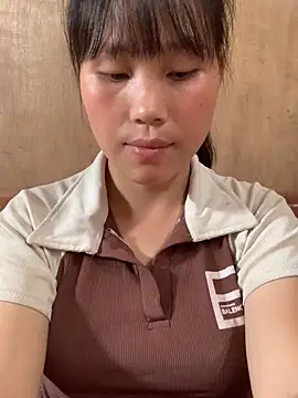 Snapshot of huong-18 chatting on 10.20.25 huong-18 online show from 10.20.25