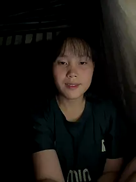 Snapshot of huong-18 chatting on 11.10.25 huong-18 online show from 11.10.25