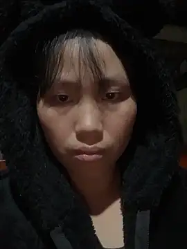 Snapshot of huong-18 chatting on 11.13.25 huong-18 online show from 11.13.25