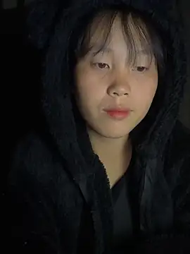 Snapshot of huong-18 chatting on 11.15.25 huong-18 online show from 11.15.25