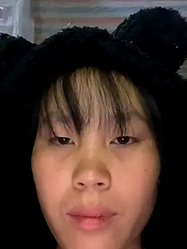 Snapshot of huong-18 chatting on 11.16.25 huong-18 online show from 11.16.25