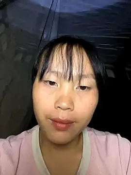 Snapshot of huong-18 chatting on 11.17.25 huong-18 online show from 11.17.25