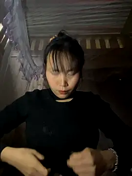 Snapshot of huong-18 chatting on 12.04.25 huong-18 online show from 12.04.25