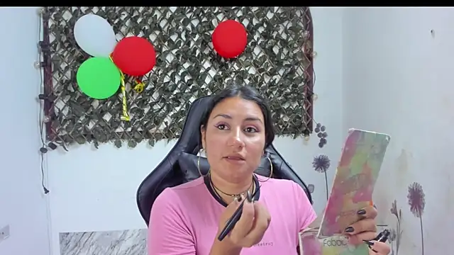 Snapshot of Luna021_1 chatting on 11.05.25 Luna021 1 online show from 11.05.25