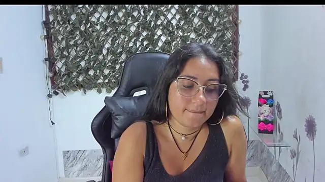 Snapshot of Luna021_1 chatting on 11.07.25 Luna021 1 online show from 11.07.25