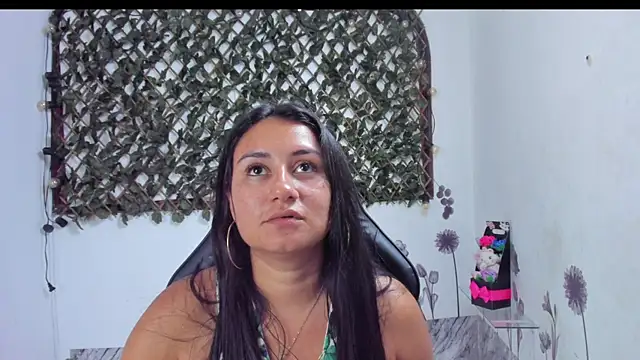 Snapshot of Luna021_1 chatting on 11.14.25 Luna021 1 online show from 11.14.25