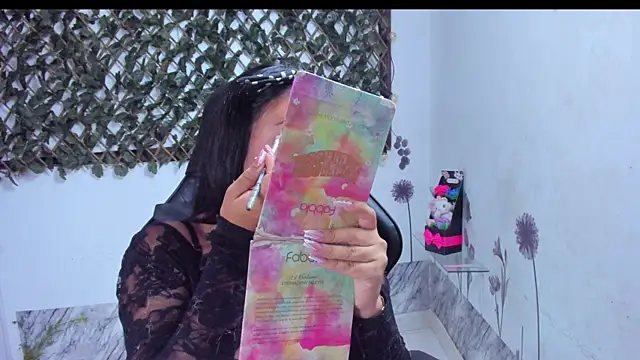 Snapshot of Luna021_1 chatting on 11.15.25 Luna021 1 online show from 11.15.25