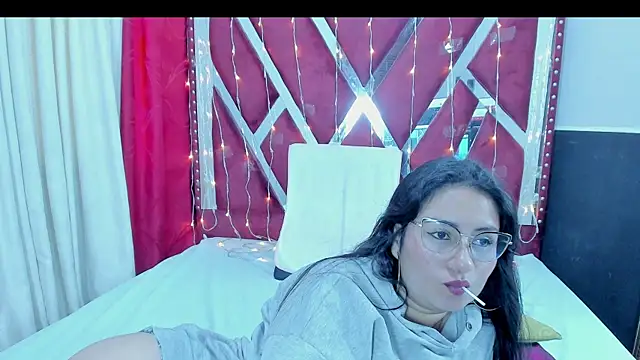 Snapshot of Luna021_1 chatting on 11.23.25 Luna021 1 online show from 11.23.25