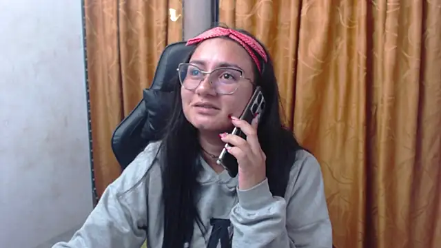 Snapshot of Luna021_1 chatting on 12.05.25 Luna021 1 online show from 12.05.25