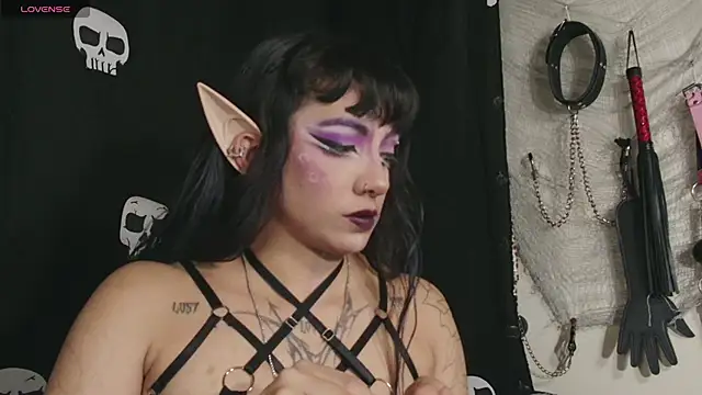 agathaaiko6 online show from 10.25.25