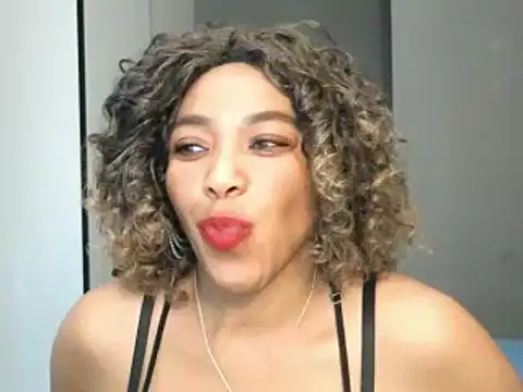 Snapshot of Lillyan_N chatting on 11.16.25 Lillyan N online show from 11.16.25