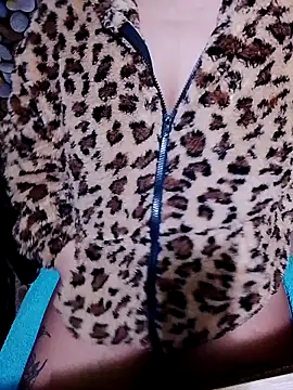 Snapshot of Ninus7 chatting on 11.26.25 Ninus7 online show from 11.26.25