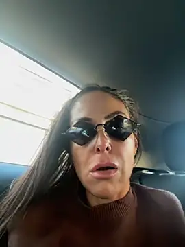 Snapshot of ainaht chatting on 11.22.25 ainaht online show from 11.22.25