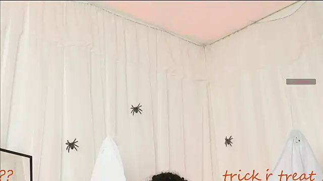 Snapshot of SUM___ chatting on 10.08.25 SUM online show from 10.08.25