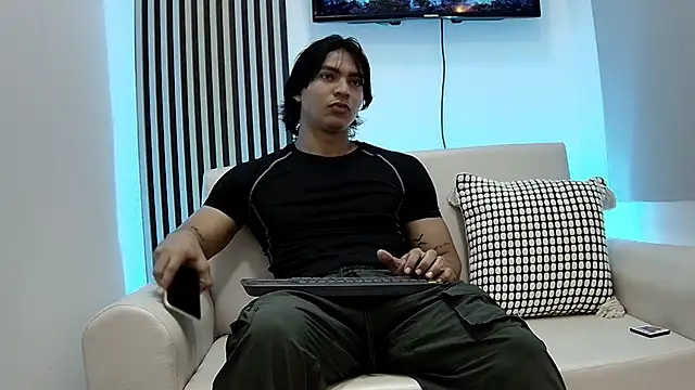 Snapshot of toji_luxxer chatting on 09.15.25 toji luxxer online show from 09.15.25