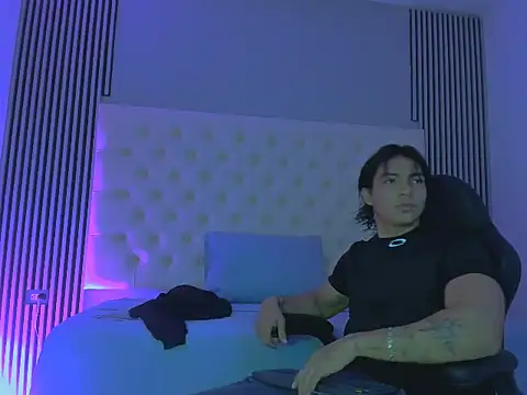 Snapshot of toji_luxxer chatting on 09.16.25 toji luxxer online show from 09.16.25