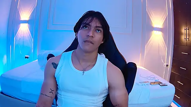 Snapshot of toji_luxxer chatting on 09.18.25 toji luxxer online show from 09.18.25