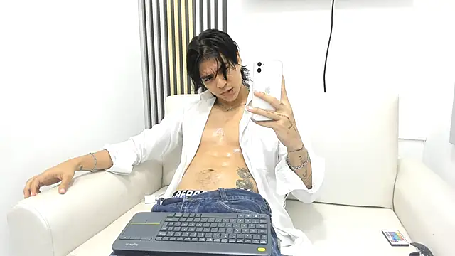 Snapshot of toji_luxxer chatting on 09.28.25 toji luxxer online show from 09.28.25