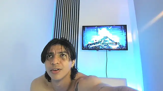 Snapshot of toji_luxxer chatting on 09.29.25 toji luxxer online show from 09.29.25