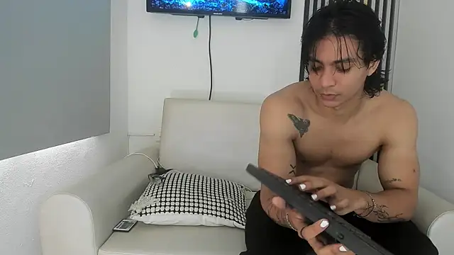 Snapshot of toji_luxxer chatting on 10.17.25 toji luxxer online show from 10.17.25