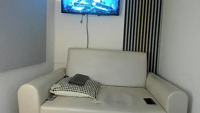 Snapshot of toji_luxxer chatting on 10.18.25 toji luxxer online show from 10.18.25