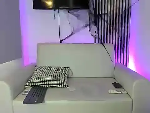 Snapshot of toji_luxxer chatting on 10.26.25 toji luxxer online show from 10.26.25