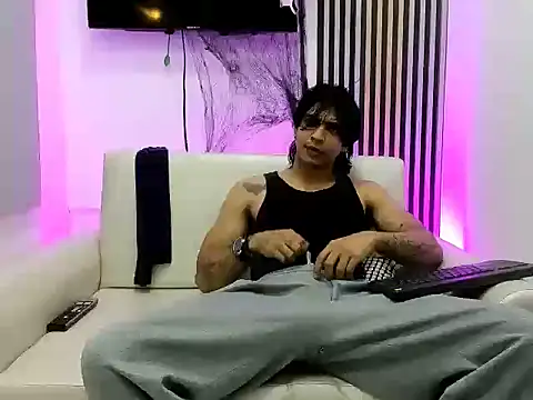 Snapshot of toji_luxxer chatting on 10.28.25 toji luxxer online show from 10.28.25