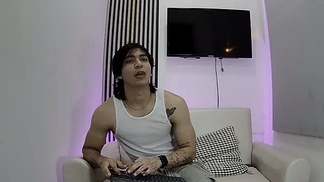 Snapshot of toji_luxxer chatting on 11.06.25 toji luxxer online show from 11.06.25