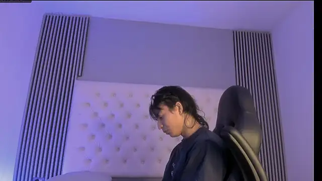 Snapshot of toji_luxxer chatting on 11.24.25 toji luxxer online show from 11.24.25