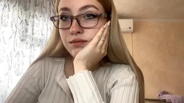 Snapshot of LanaNoir chatting on 09.17.25 LanaNoir online show from 09.17.25