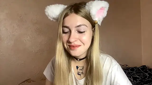 Snapshot of LanaNoir chatting on 10.15.25 LanaNoir online show from 10.15.25