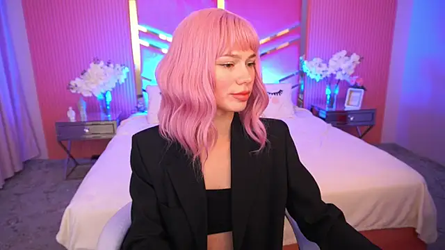 Snapshot of ShyySiren chatting on 09.19.25 ShyySiren online show from 09.19.25