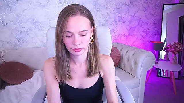 Snapshot of ShyySiren chatting on 10.16.25 ShyySiren online show from 10.16.25