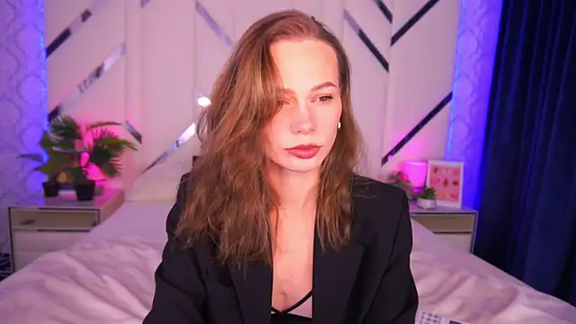 Snapshot of ShyySiren chatting on 11.08.25 ShyySiren online show from 11.08.25