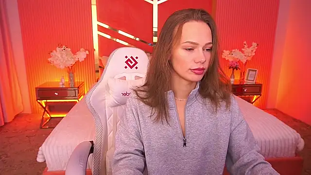 Snapshot of ShyySiren chatting on 11.15.25 ShyySiren online show from 11.15.25