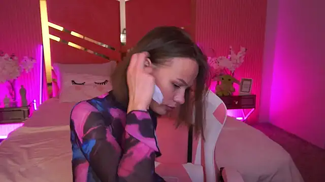 Snapshot of ShyySiren chatting on 11.29.25 ShyySiren online show from 11.29.25