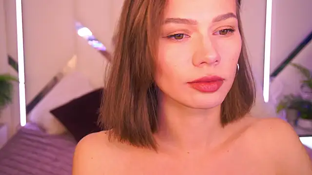 Snapshot of ShyySiren chatting on 12.02.25 ShyySiren online show from 12.02.25