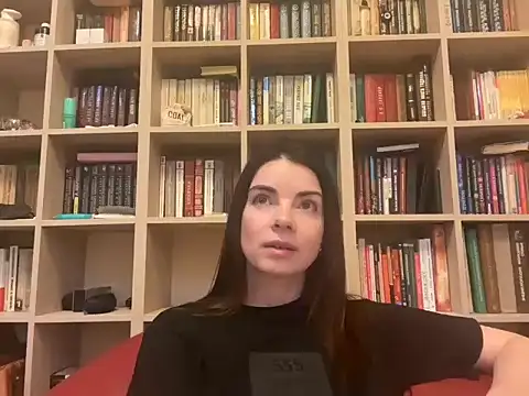 Snapshot of Venirah chatting on 10.24.25 Venirah online show from 10.24.25