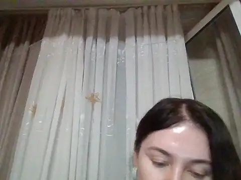 Snapshot of Lomivah chatting on 10.23.25 Lomivah online show from 10.23.25