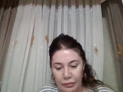 Snapshot of Lomivah chatting on 10.24.25 Lomivah online show from 10.24.25