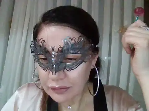 Snapshot of Lomivah chatting on 11.08.25 Lomivah online show from 11.08.25