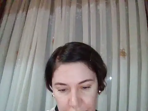 Snapshot of Lomivah chatting on 11.19.25 Lomivah online show from 11.19.25