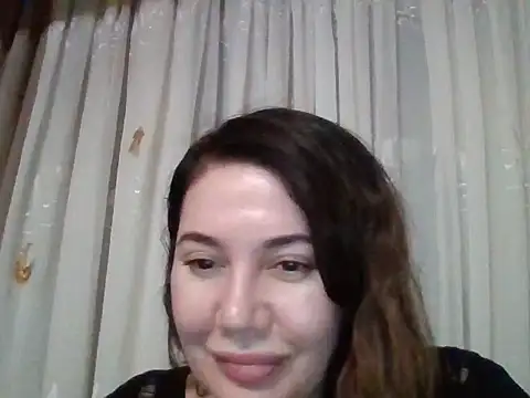 Snapshot of Lomivah chatting on 11.20.25 Lomivah online show from 11.20.25