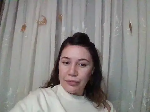 Snapshot of Lomivah chatting on 11.23.25 Lomivah online show from 11.23.25