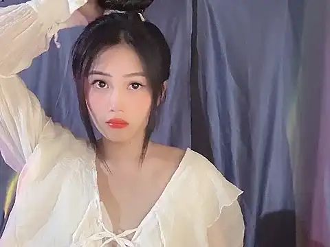 Lyly4757 online show from 10.12.25